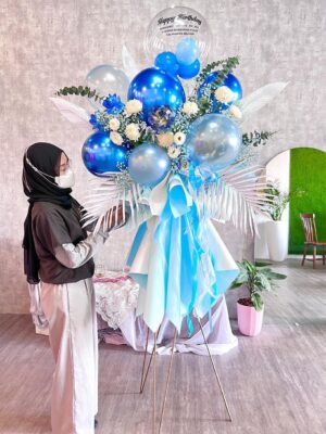 blue balloon standing